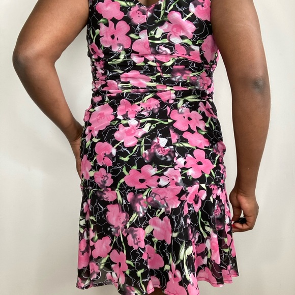 Mandee Dress with flowery prints 😻 - Picture 14 of 15